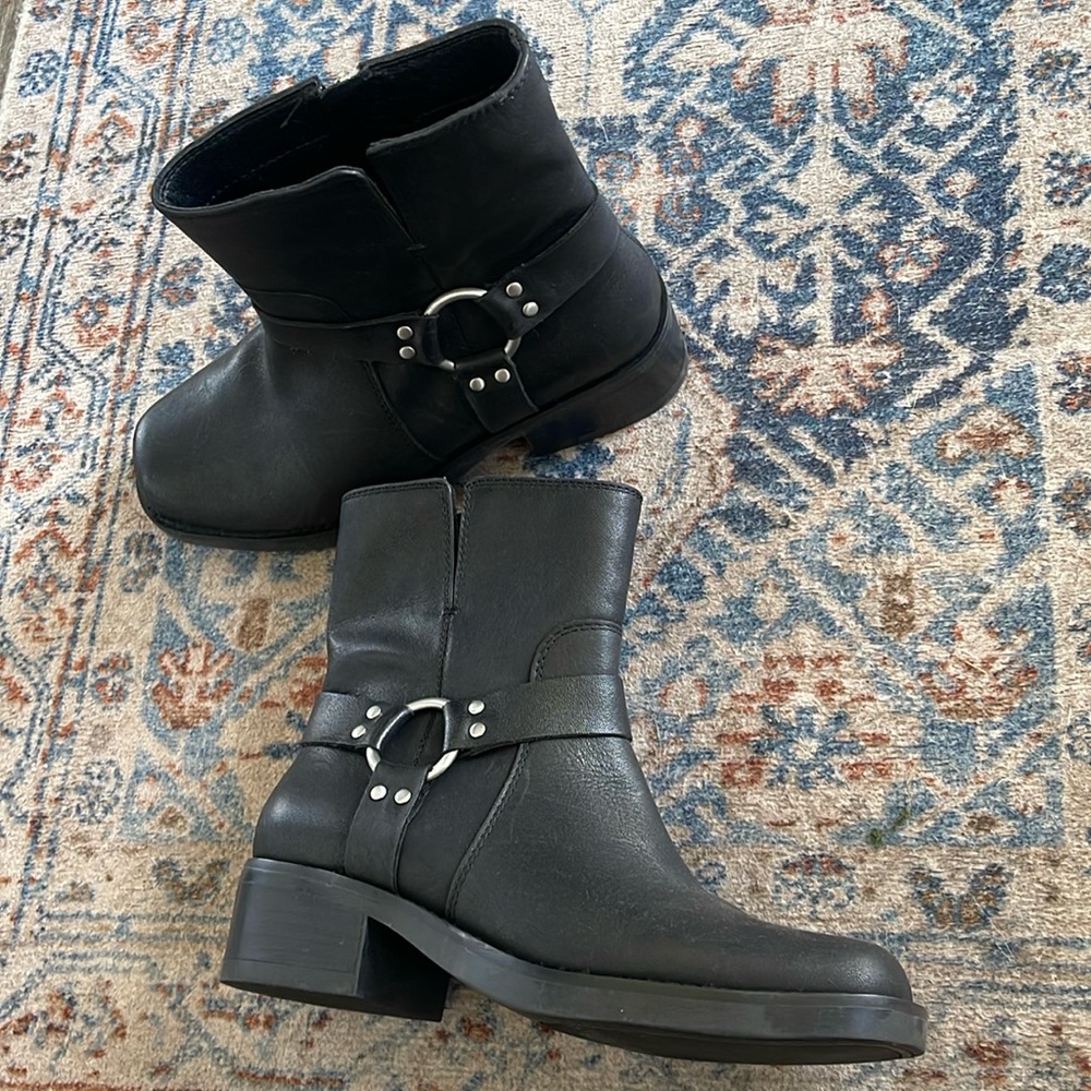 So-Karisa Sole Society Leather Upper Boots with Zipper